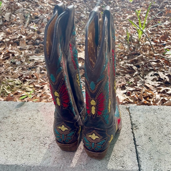 Corral Teens Cowgirl Butterfly Embroidered Snip Toe Boots - Picture 3 of 7
